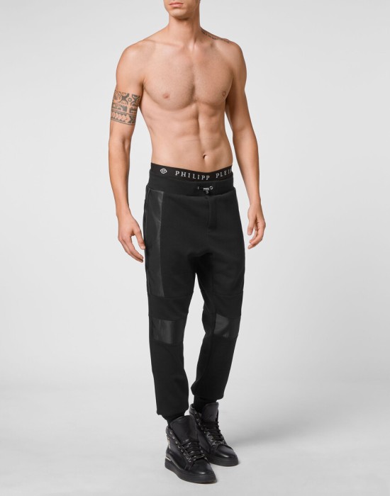 Товар черного цвета с внутренней стороны