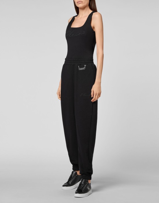 Товар черного цвета с внутренней стороны