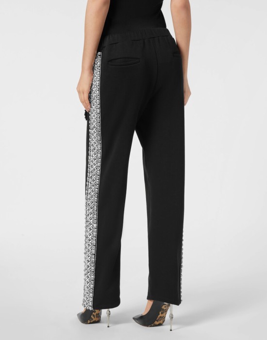 Товар черного цвета с внутренней стороны