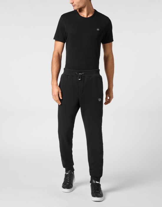 Товар черного цвета с внутренней стороны