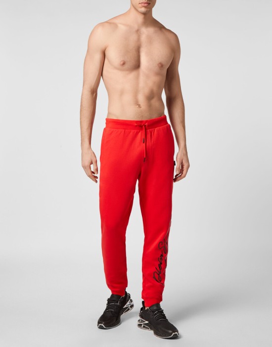 Товар красного цвета с внутренней стороны