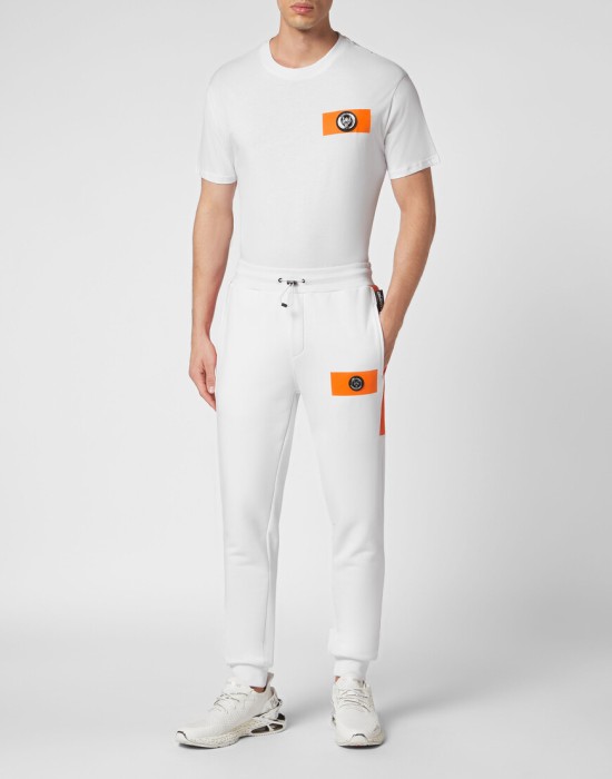 Товар белого цвета с внутренней стороны