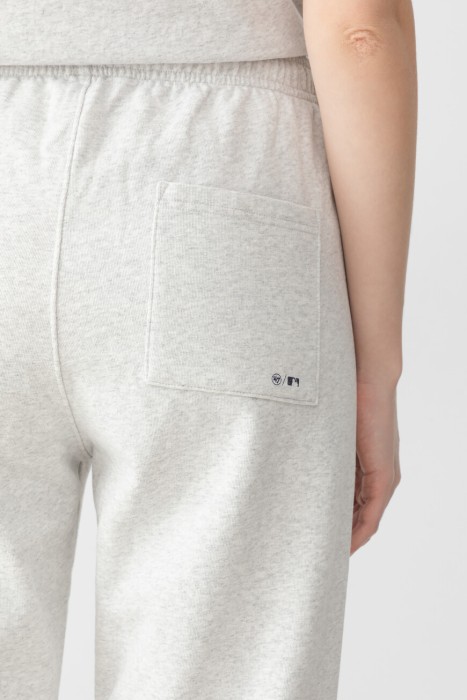 Товар серого цвета с внутренней стороны