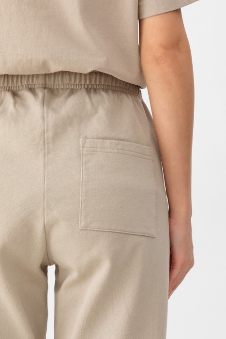 Товар бежевого цвета с внутренней стороны