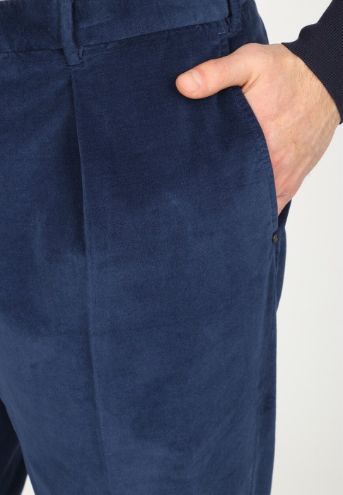 Товар синего цвета с внутренней стороны