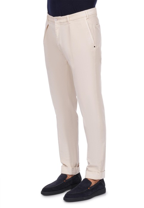 Товар бежевого цвета с внутренней стороны