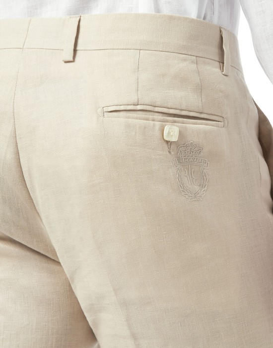 Товар бежевого цвета с внутренней стороны