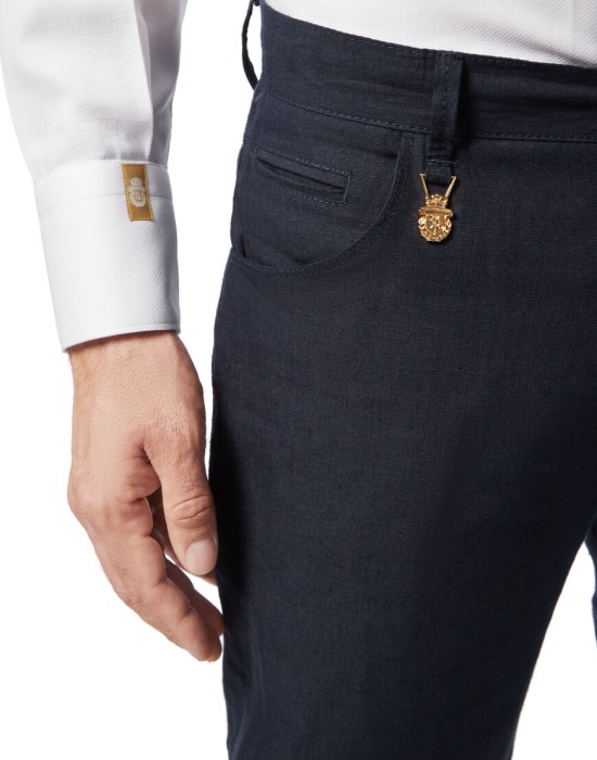 Товар синего цвета с внутренней стороны