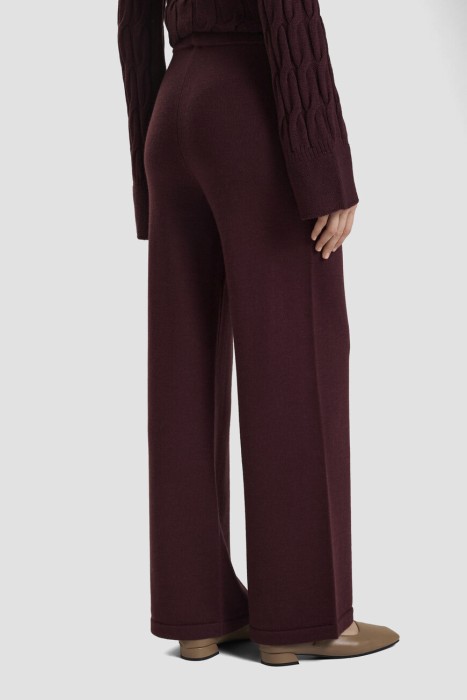 брюки  по цене 44000 руб вид справа