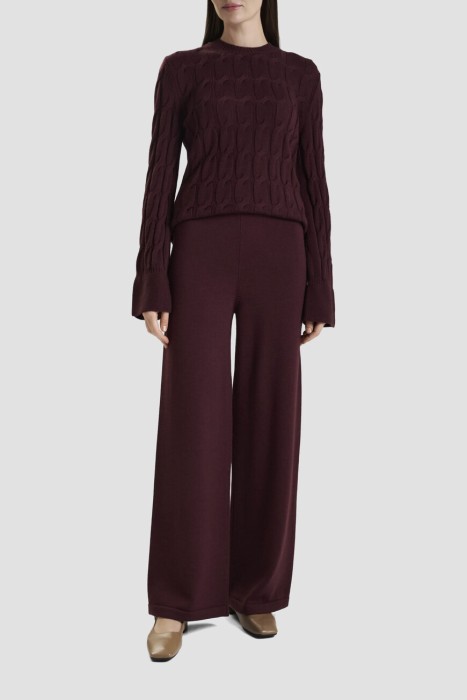 Товар бордового цвета с внутренней стороны