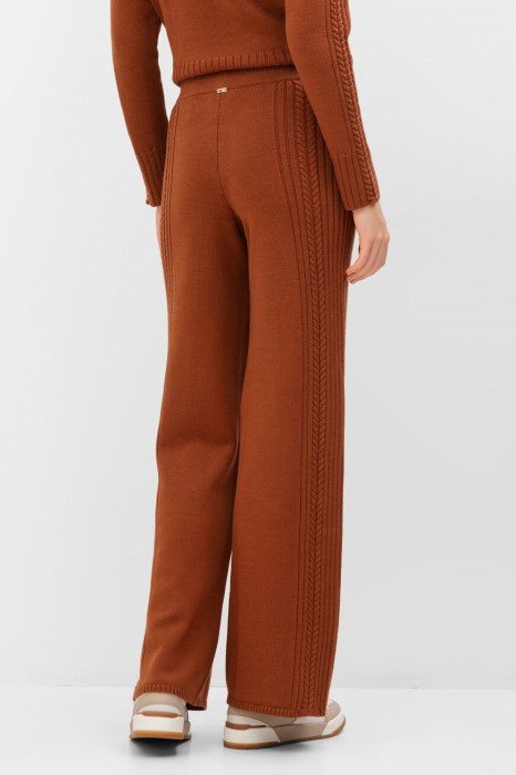 брюки  по цене 92000 руб вид справа