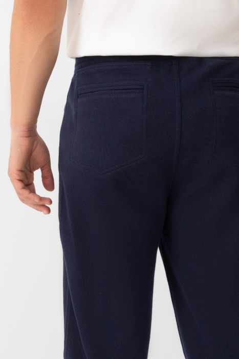 Товар синего цвета с внутренней стороны