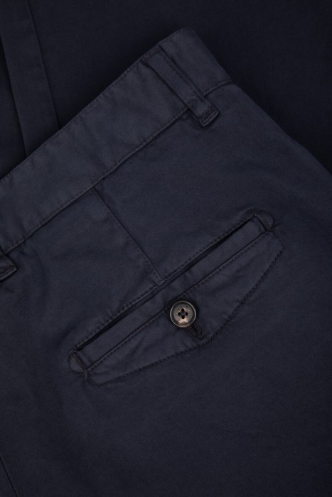 брюки  для взрослого возраста с изнаночной стороны