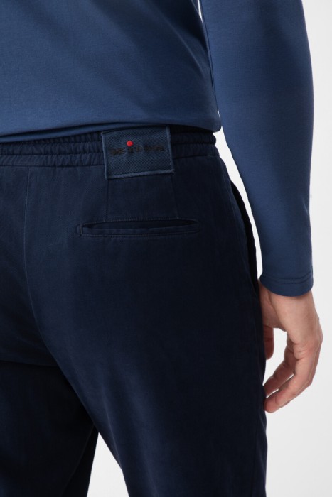 Товар синего цвета с внутренней стороны