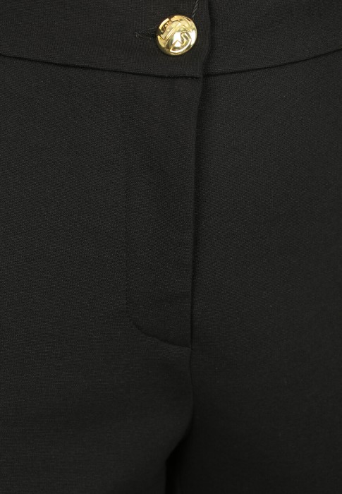 Товар черного цвета с внутренней стороны