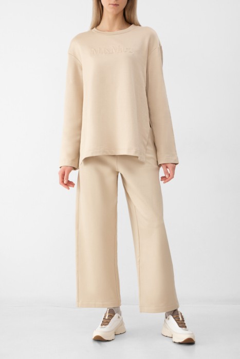 Товар бежевого цвета с внутренней стороны