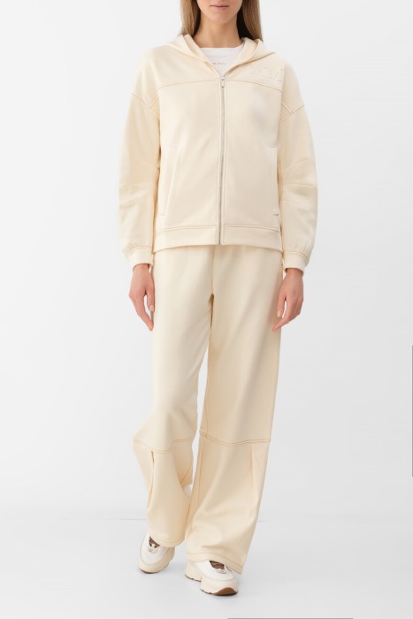 Товар кремового цвета с внутренней стороны