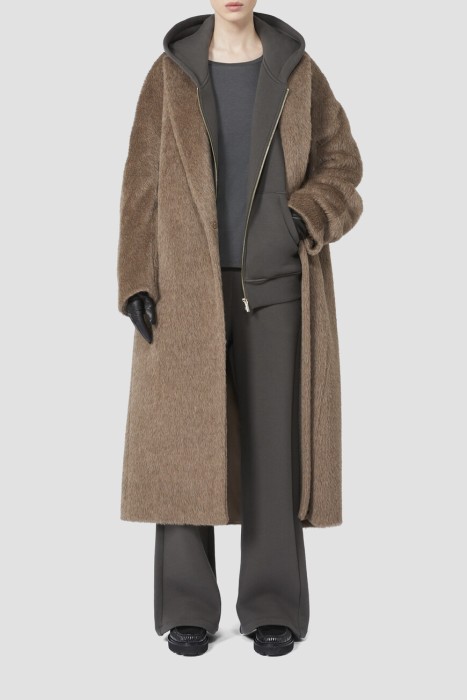 Товар зеленого цвета с внутренней стороны