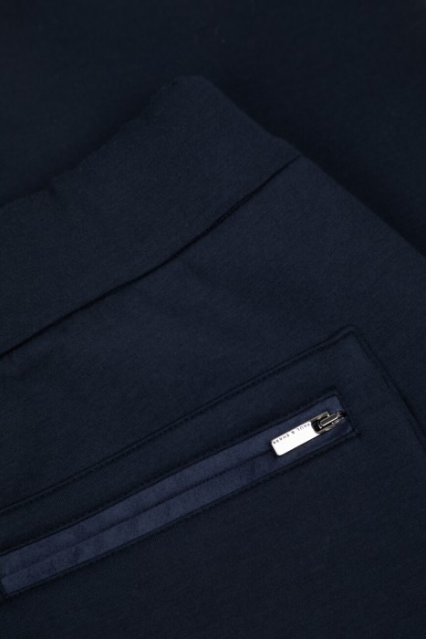 брюки  повседневного стиля с лицевой стороны
