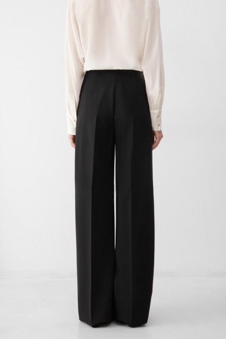 брюки  от бренда max mara вид слева