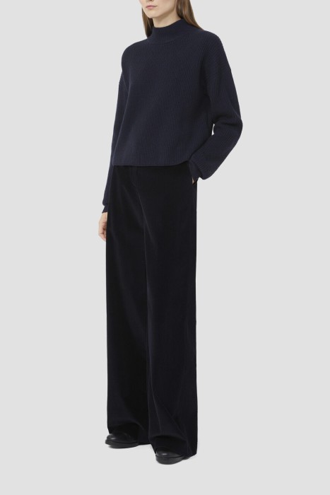 Товар синего цвета с внутренней стороны