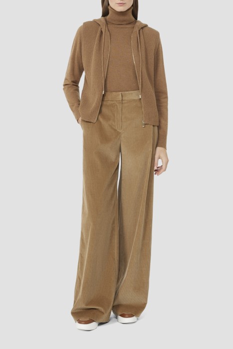 Товар коричневого цвета с внутренней стороны