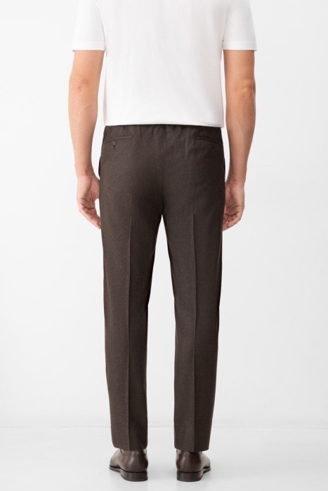 брюки  по цене 31200 руб вид справа