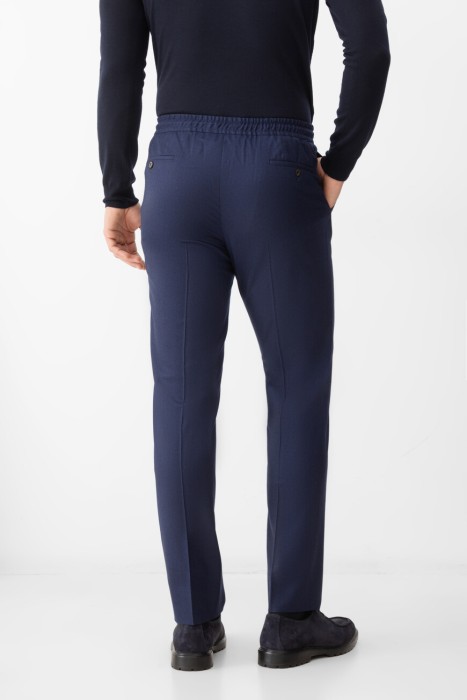 брюки  по цене 31200 руб вид справа