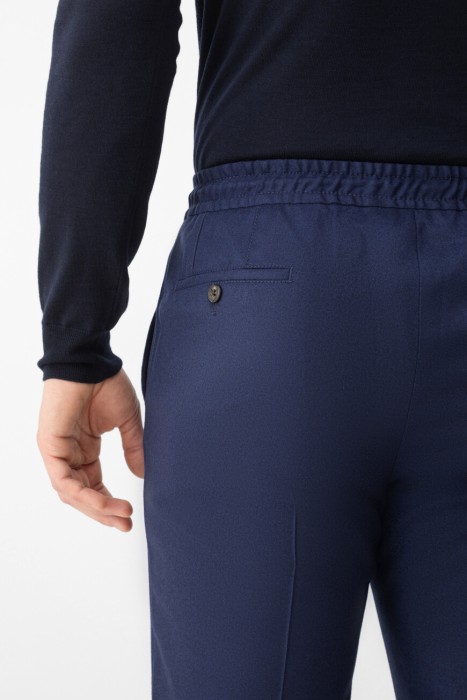 Товар синего цвета с внутренней стороны