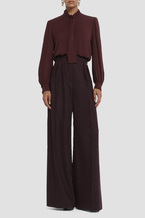 Товар бордового цвета с внутренней стороны