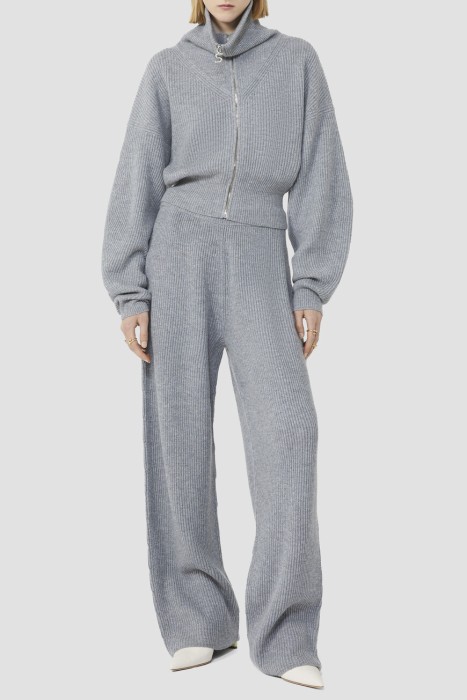 Товар серого цвета с внутренней стороны