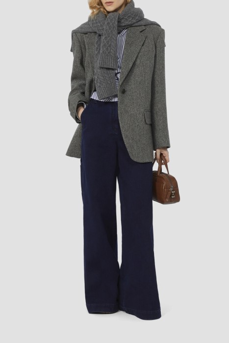 Товар синего цвета с внутренней стороны