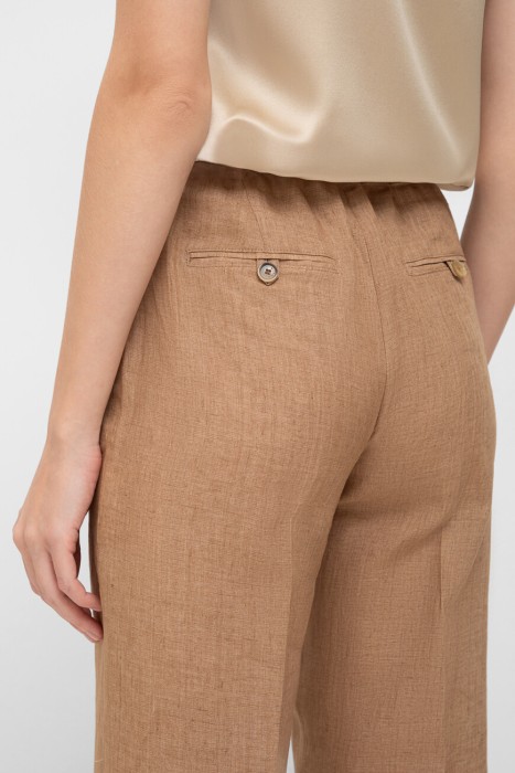 Товар бежевого цвета с внутренней стороны