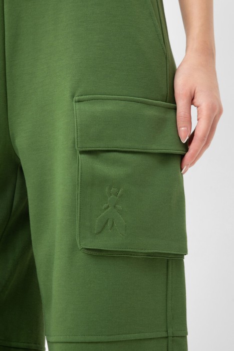 Товар зеленого цвета с внутренней стороны