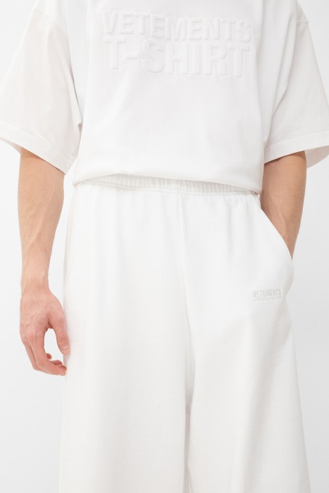 Товар белого цвета с внутренней стороны