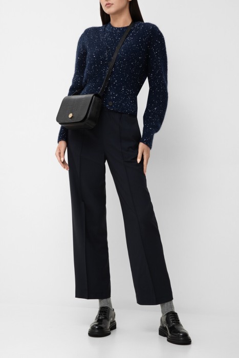 Товар синего цвета с внутренней стороны