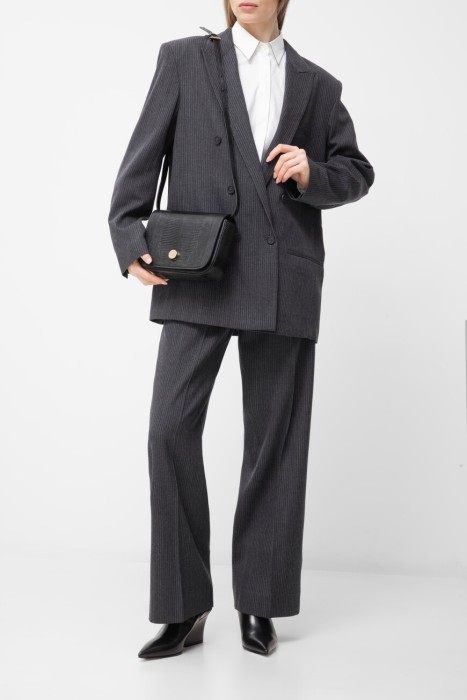 Товар серого цвета с внутренней стороны