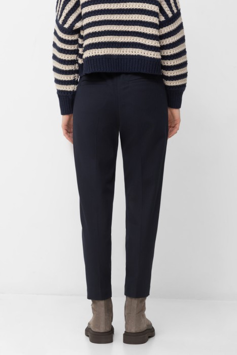 брюки  по цене 91000 руб вид справа