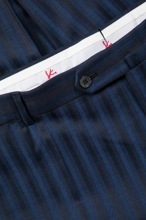 брюки  по цене 75000 руб вид справа