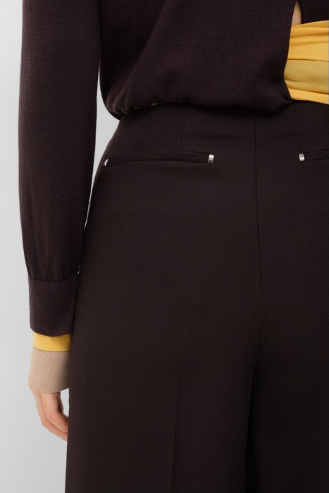 Товар фиолетового цвета с внутренней стороны