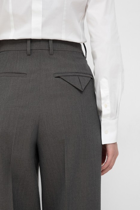 Товар серого цвета с внутренней стороны