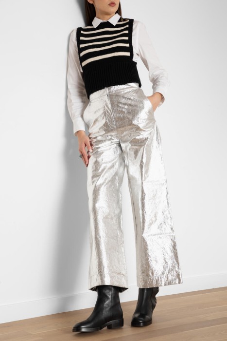 Товар серебряного цвета с внутренней стороны