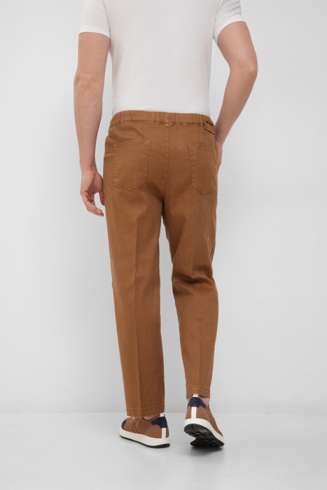 брюки  по цене 50000 руб вид справа