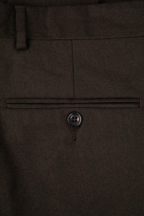 Товар коричневого цвета с внутренней стороны