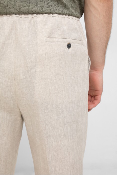 Товар бежевого цвета с внутренней стороны