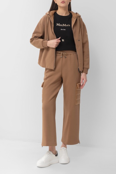 Товар бежевого цвета с внутренней стороны