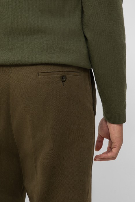 Товар зеленого цвета с внутренней стороны