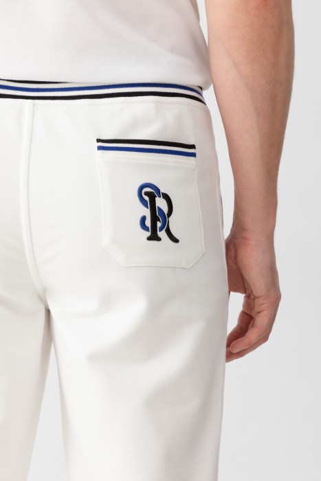 Товар белого цвета с внутренней стороны