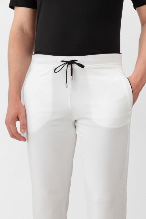 брюки  из англии вид сбоку