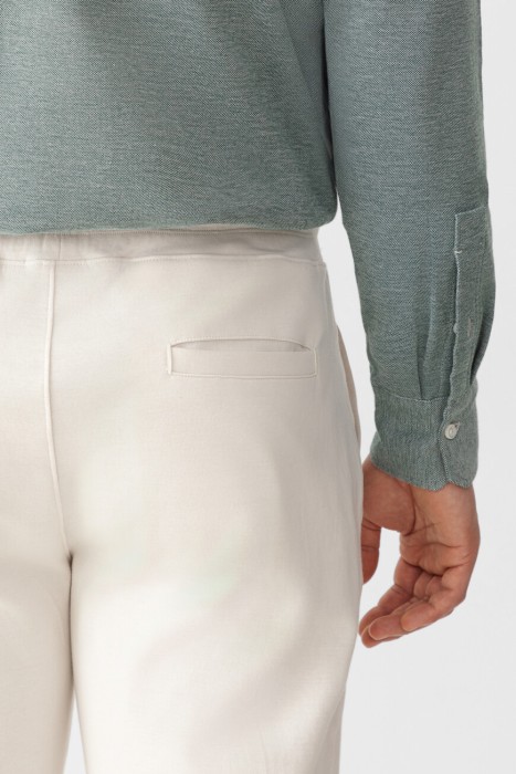 Товар черного цвета с внутренней стороны